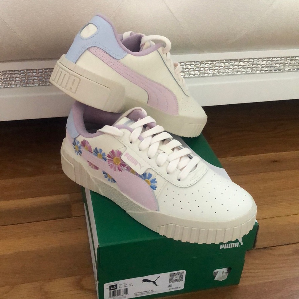 Beautiful puma sneakers size 6.5 NWB